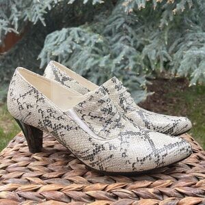 Ashro Snake Print Vegan Leather Slip-on Pointed Toe Shoe Booties. Size 8